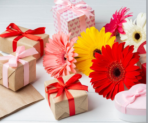 30 Thoughtful Flowers and Gifts to Send to Your Girlfriend for Anniversary in India